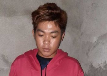 Pelaku salat sambil joget yang viral di Sumsel saat diamankan polisi. Foto: Detik