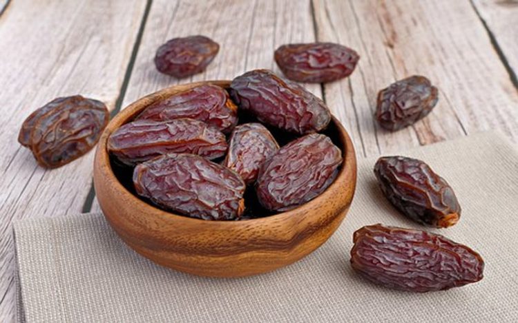 Manfaat Memakan Kurma
