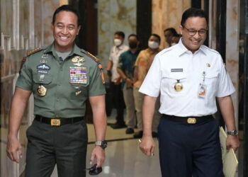 Foto Andika Perkasa saat masih menjabat Panglima TNI dan Anies Baswedan ketika masih menjabat Gubernur DKI: Detik