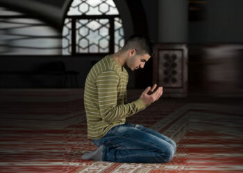 Itikaf, Ramadhan, Doa Setelah Tahajjud, Hukum Mengusap Wajah setelah Berdoa